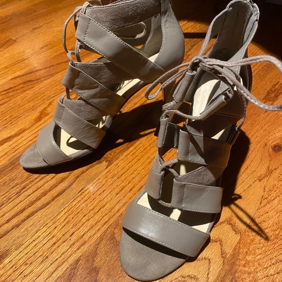Nine West Shoes - NINE WEST GRAY CAGED HEELS SIZE 8🛍
